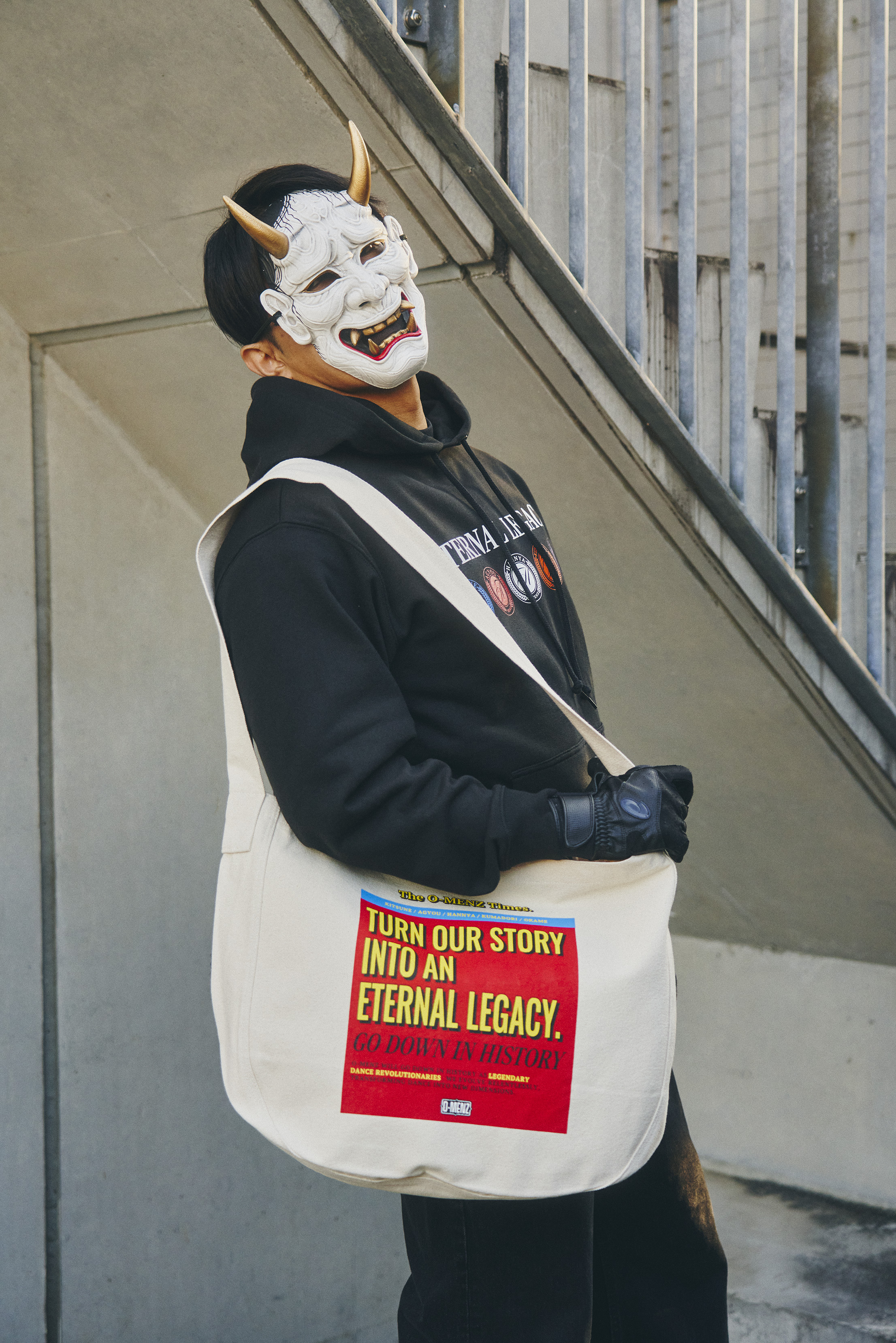 O-MENZ HATTRICK ショルダーバッグ 阿形 Newspaper Shoulder Bag 詳細